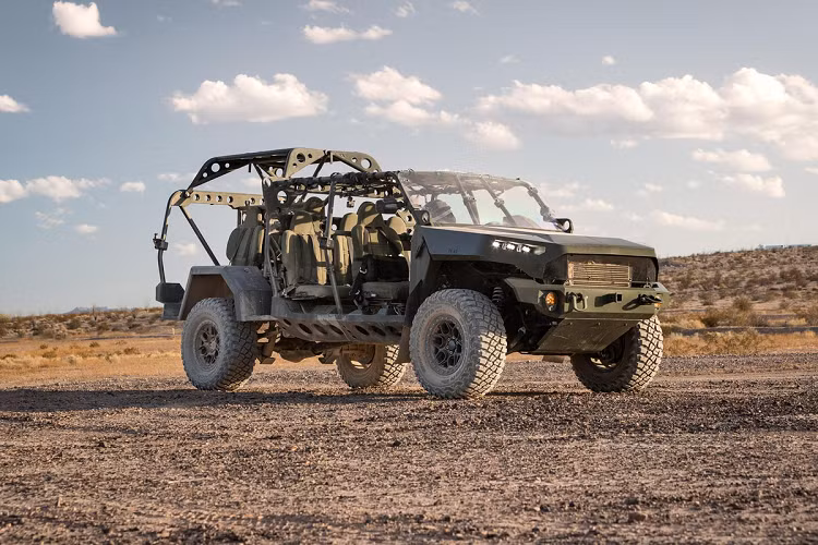 Xe quân sự GM ISV được trang bị động cơ diesel tăng áp 4 xy-lanh thẳng hàng Duramax 2.8L, cho công suất 186 mã lực giống với mẫu bán tải Colorado ZR2. Hộp số tự động 6 cấp cũng xuất phát từ chiếc xe dân dụng. Điều này không chỉ giúp động cơ ISV dễ bảo trì, mà còn đảm bảo một chuỗi cung ứng phụ tùng đầy đủ.