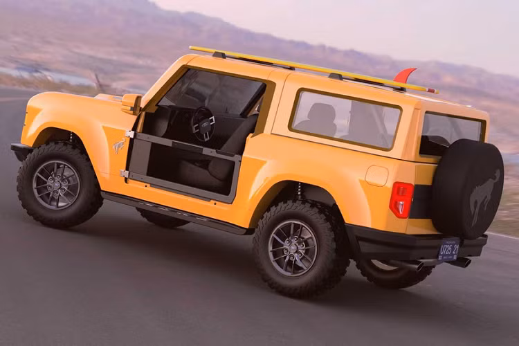 Để đáp ứng khả năng vượt địa hình, Ford Bronco 2012 mới trang bị hệ dẫn động 2 cầu. Các tấm thân xe được làm từ nhôm.
