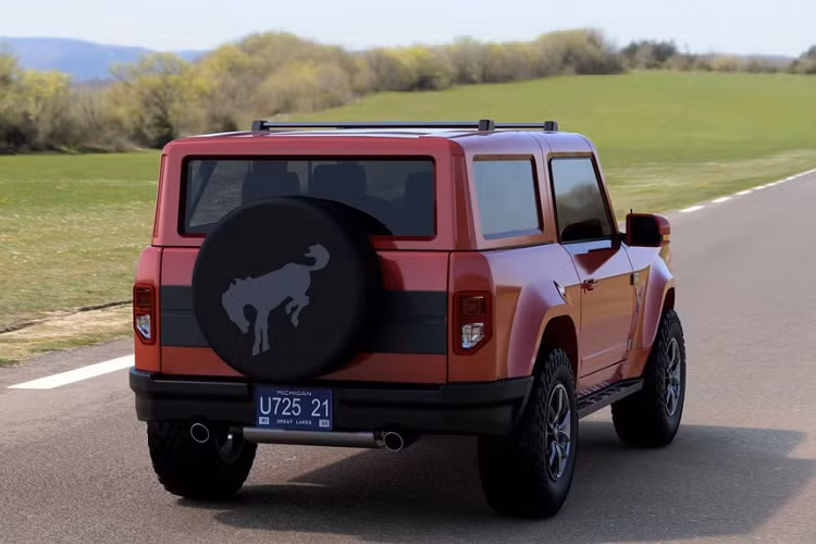 Ford Bronco là đối thủ cạnh tranh với Jeep Wrangler. Giá bán khởi điểm của mẫu xe địa hình này khoảng 35.000 USD.