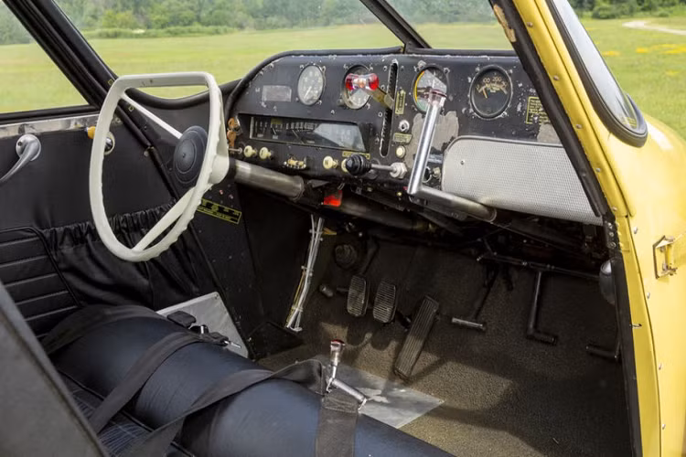 Trước khi được bán đấu giá vào tháng 1 tới, chiếc xe ôtô biết bay này đã được trưng bày tại tiểu bang Minnesota, nước Mỹ. Giá bán vào thời điểm đó được liệt kê là 895.000 USD.