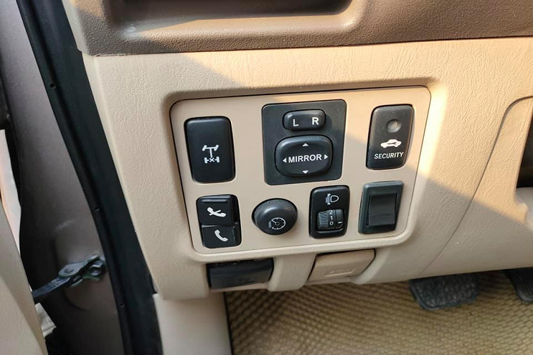 Các dòng xe Toyota Fortuner động cơ 4.0 hầu như được sản xuất chỉ dành cho thị trường Trung Đông, nơi mà giá xăng – dầu không phải là vấn đề quá to tát khi họ thường xuyên ưu tiên sử dụng những dòng xe SUV có động cơ 6 máy trở lên, thậm chí dòng xe Toyota Land Cruiser tại thị trường này thường được ưa chuộng phiên bản máy xăng V8.