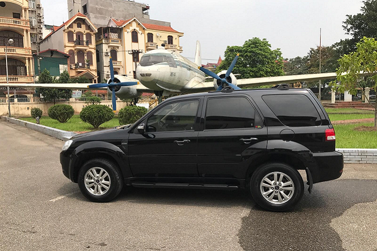 Với giá bán dễ chịu chỉ từ 300 triệu đồng, người mua đã có thể sở hữu một chiếc Ford Escape 10 năm tuổi còn tốt, chi phí sửa chữa ít và có thể vận hành linh hoạt nhờ gầm xe cao ráo. Đây là lựa chọn xe cũ rất đáng cân nhắc, nhất là hay di chuyển trong mùa mưa.