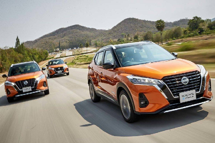 Tại thị trường Thái Lan, giá xe Nissan Kicks 2020 dao động từ 889.000 - 1.049.000 Baht (khoảng 649 - 766 triệu đồng) cho 4 phiên bản. Khách hàng có thể chọn 1 trong 6 màu sơn ngoại thất là đen, bạc, cam, đỏ, xám và trắng. Trong đó, 4 màu sơn cuối có thể kết hợp với nóc màu đen để tạo ra ngoại thất phối 2 màu. Khi có mặt trên thị trường, nó sẽ cạnh tranh với những đối thủ như Hyundai Kona, Honda CR-V và Ford EcoSport.