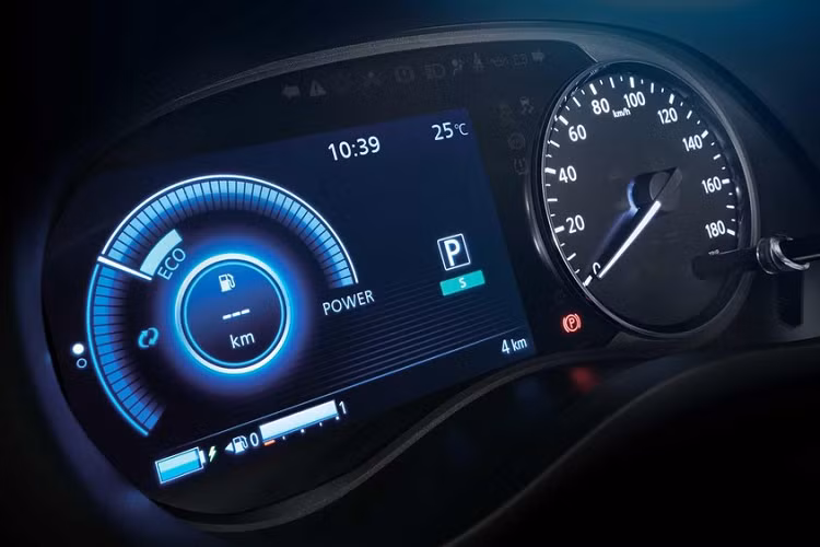 Cuối cùng là những trang bị an toàn như 6 túi khí, hệ thống chống bó cứng phanh ABS, phân bổ lực phanh điện tử EBD, hỗ trợ phanh khẩn cấp BA, cân bằng điện tử và hỗ trợ khởi hành ngang dốc.