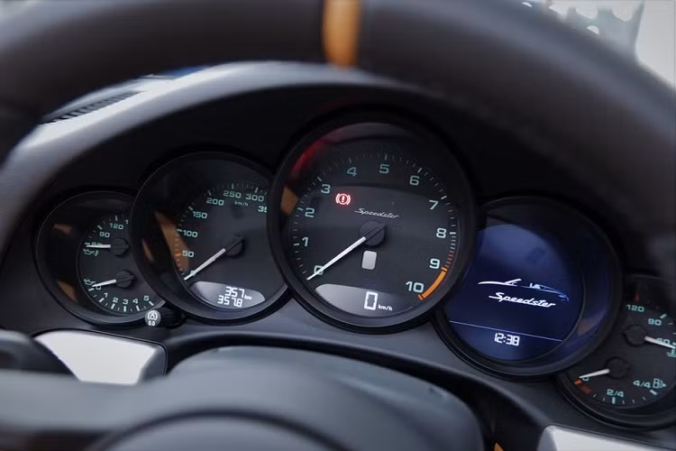 Theo đó, Porsche 911 Speedster 2020 được trang bị động cơ xăng Boxer 6 xi-lanh, hút khí tự nhiên, dung tích 4.0 lít với công suất tối đa 503 mã lực và mô-men xoắn cực đại 470 Nm