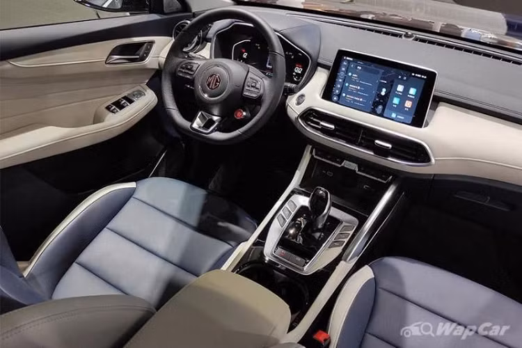 Tương tự như cabin xe, hệ truyền động của Linghang vẫn được giữ nguyên như HS cũ, bao gồm động cơ xăng tăng áp 1.5L 171 mã lực / 275Nm và động cơ xăng tăng áp 2.0L 229 mã lực / 370Nm.