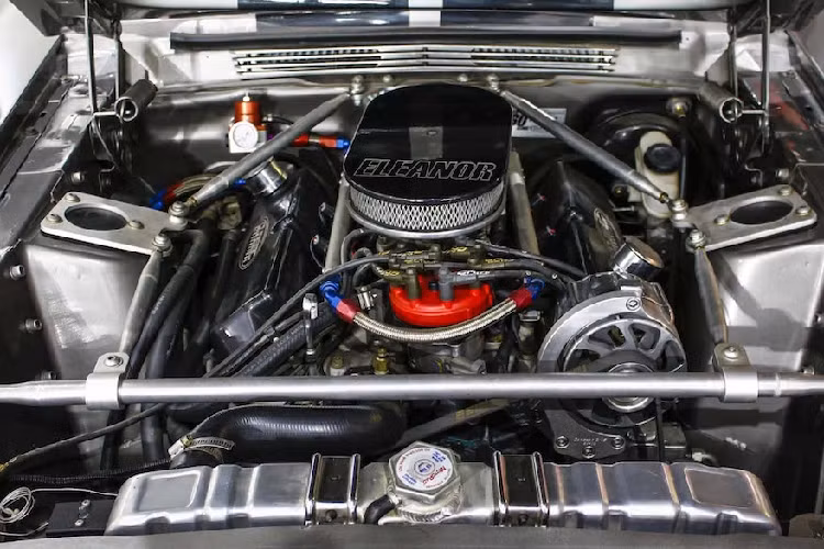 Nếu vẫn sử dụng hệ thống vận hành nguyên bản, chiếc xe sẽ sở hữu động cơ OHV V8 Supercharged dung tích 5,8 L cùng bộ ống nạp của Edelbrock và bình NOS đặt ở cốp sau. Công suất của xe có thể lên đến 650 mã lực.