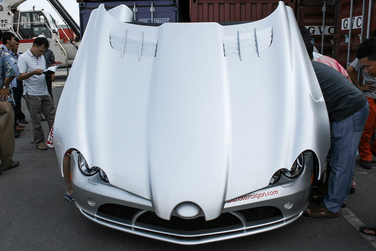 Hãng xe Đức cho biết chỉ có 2.157 chiếc SLR McLaren bao gồm cả hai phiên bản coupe và mui trần roadster được sản xuất, kể từ thời điểm được ra mắt vào năm 2003 cho đến lúc bị khai tử năm 2010, Mercedes SLR McLaren luôn được đánh giá là mẫu xe sở hữu vẻ đẹp hấp dẫn cùng thiết kế vượt thời gian.