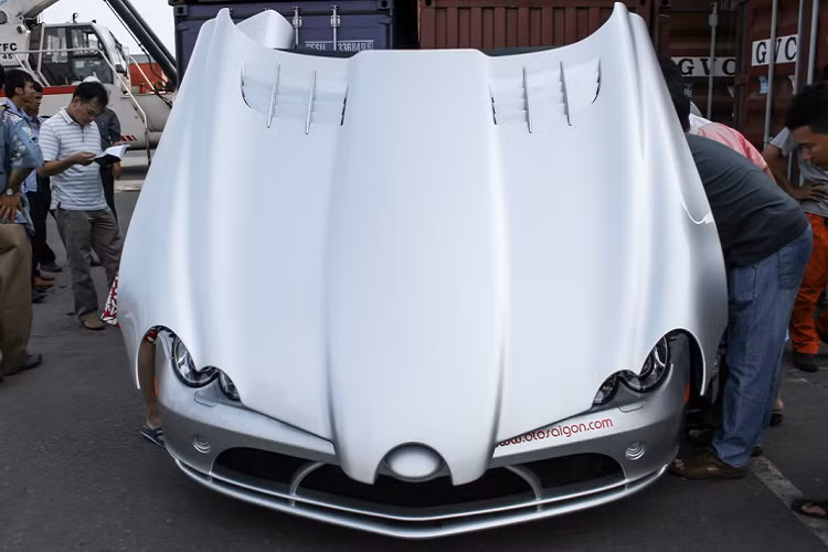 Hãng xe Đức cho biết chỉ có 2.157 chiếc SLR McLaren bao gồm cả hai phiên bản coupe và mui trần roadster được sản xuất, kể từ thời điểm được ra mắt vào năm 2003 cho đến lúc bị khai tử năm 2010, Mercedes SLR McLaren luôn được đánh giá là mẫu xe sở hữu vẻ đẹp hấp dẫn cùng thiết kế vượt thời gian.