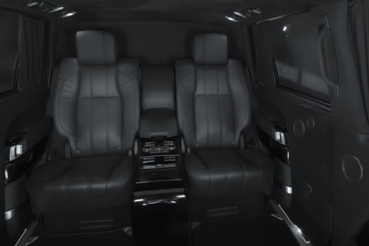 Thế nhưng, điều tuyệt vời về Klassen Range Rover không chỉ có thân hình kéo dài của nó. Toàn bộ chiếc xe to lớn này còn được bọc giáp cấp độ VR8, đủ sức chống chịu đạn 7,62 mm từ khoảng cách 10 mét.