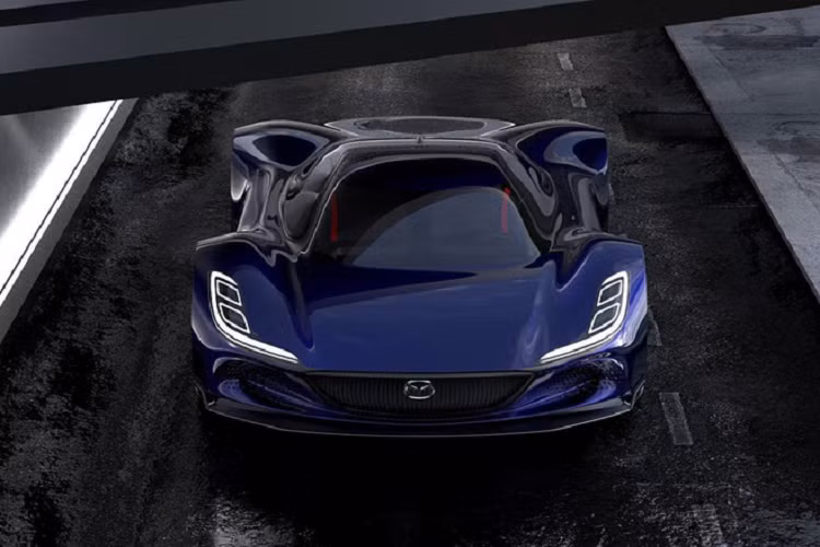 Thiết kế gầm xe thấp, vòm bánh xe đồ sộ và kính chắn gió bao quanh mang đến cho RX-10 Vision Longtail một diện mạo vô cùng ấn tượng, trong khi phần đuôi xe thon dài gợi nhớ đến chiếc McLaren F1 GTR Longtail trong giải 24 Hours of Le Mans năm 1997, cũng như được lấy cảm hứng từ những siêu xe đường phố như McLaren 675LT và 765LT. Đèn hậu tròn kết nối với thanh ánh sáng ôm lấy gần như toàn bộ đuôi xe.