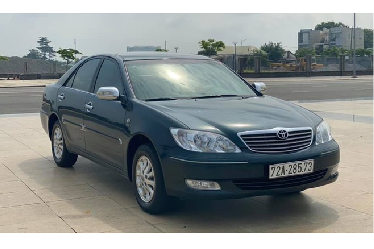 Phiên bản Toyota Camry 3.0V này từng bị hãng xe Nhật Bản triệu hồi vào năm 2011 cho các đời xe từ 2004 – 2004 để thay thế puly trục khuỷu của động cơ 1MZ-FE. Loại động cơ này được Toyota Việt Nam nhập khẩu từ Nhật Bản, lắp trên 320 xe Camry 3.0 trong khoảng thời gian từ ngày 8/7/2004 đến 7/4/2005. 