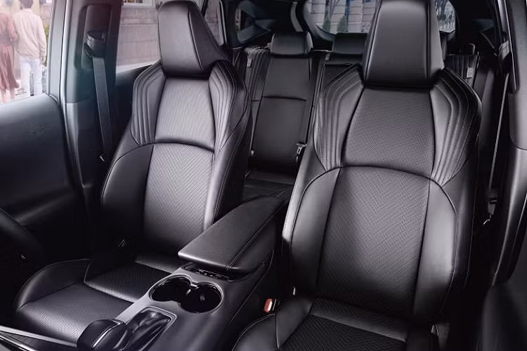 Ngoài ra, mẫu xe hơi mới Harrier còn trang bị hệ thống gương kỹ thuật số Digital Inner Mirror có thể đảm nhận nhiệm vụ của camera hành trình trước/sau xe và ghi dữ liệu vào thẻ SD khi ôtô đang vận hành.