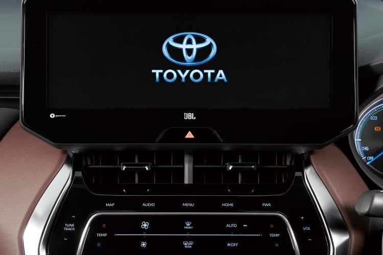 Giá xe Toyota Harrier 2021 khởi điểm từ 2.990.000 Yên (652 triệu đồng) tại thị trường quê nhà và lên tới mức 5.040.000 Yên (hơn 1 tỷ đồng) đối với biến thể đầu bảng trang bị gói Leather Package.