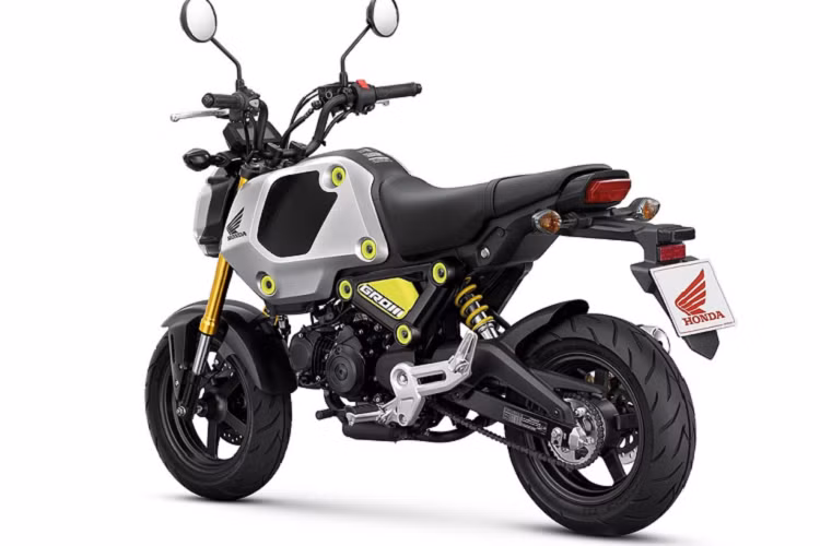 Còn lại, kiểu dáng của xe không khác nhiều so với đời trước. Cung cấp sức mạnh cho MSX 2021 vẫn là khối động cơ 4 thì, 125 cc, làm mát bằng không khí, sản sinh công suất 9,2 mã lực tại 7.000 vòng/phút và mô-men xoắn 10,6 Nm tại 5.500 vòng/phút. Sức mạnh được truyền đến bánh sau qua hộp số côn tay 5 cấp.