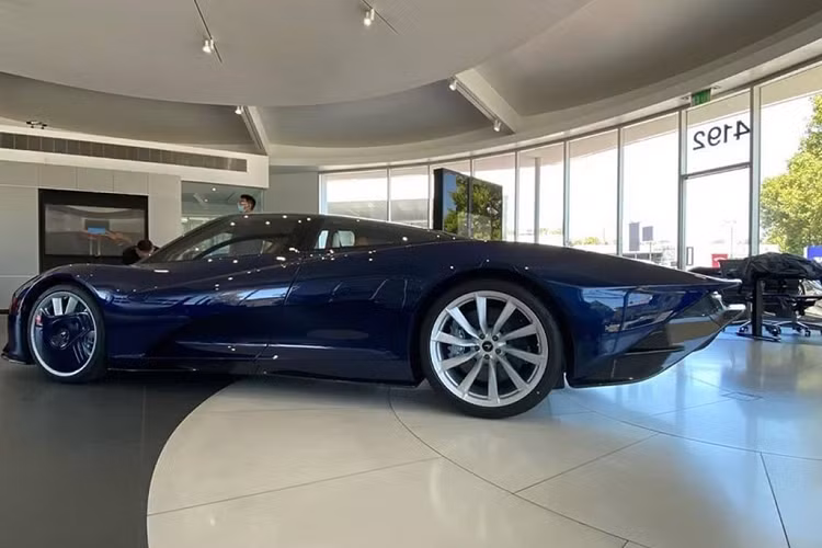 Tuy nhiên, khách hàng mua McLaren Speedtail tại thị trường rộng lớn này vẫn có thể nhập xe dưới hình thức “sự kiện và trưng bày”. Những chiếc xe nhập dưới điều kiện này sẽ sẽ có thể được sử dụng tổng cộng 4.000 km mỗi năm trên đường phố công cộng và vô hạn trên đường đua, nội khu.