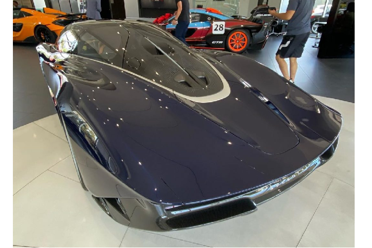 Động cơ điện của McLaren Speedtail sử dụng công nghệ từ xe đua Công thức E, tạo ra 308 mã lực (230 kW), cho phép chiếc xe có được cấu hình hiệu suất cao nhất (bao gồm cả việc tản nhiện và cách tích hợp) khi so với tất cả các động cơ điện hiện có trên những chiếc xe thương mại ở thời điểm này. Speedtail là một mẫu xe cực kì hiếm với số lượng sản xuất chỉ 106 chiếc. Giá xe McLaren Speedtail công bố khởi điểm ở mức 2,25 triệu USD, chưa bao gồm các tùy chọn.