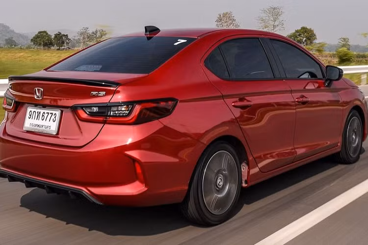 Honda City hoàn toàn mới đã được các đại lý nhận cọc từ cuối tháng 9 vừa qua, mức giá xe Honda City 2020 dự kiến từ khoảng 580 triệu đồng. Như vậy, khách hàng Việt sẽ có một tháng để hưởng ưu đãi giảm 50% lệ phí trước bạ theo Nghị định 70/2020/NĐ-CP của Chính phủ.