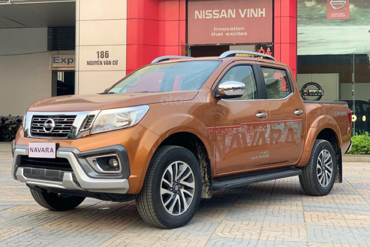 Nissan Navara tai dai ly giam den 50 trieu dong