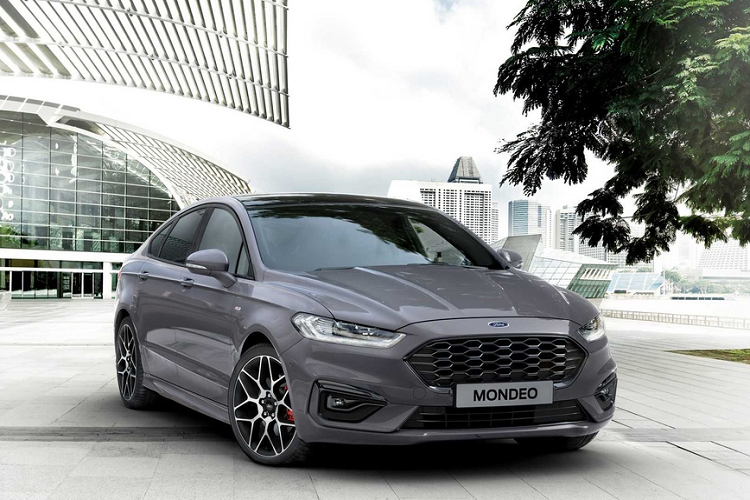 Cụ thể, Mondeo hybrid cung cấp cho người dùng lựa chọn biến thể sedan hoặc wagon - loại xe được ưa chuộng tại châu Âu. Ford cho biết nhu cầu sở hữu phiên bản điện hóa của Mondeo sau 7 tháng đầu năm nay đã tăng 25% so với năm 2019.