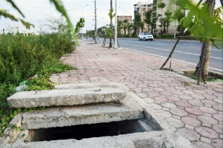 Ho “tu than” giang luoi tren truc duong phia Nam Ha Noi gay mat ATGT-Hinh-2