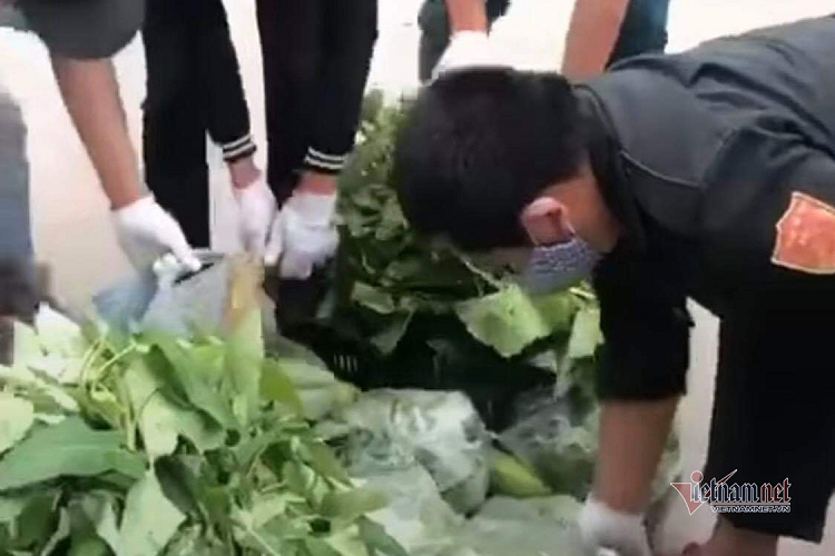 Chi ban rau ke viec bi nu Pho chu tich phuong noi 'con dien nay'-Hinh-3