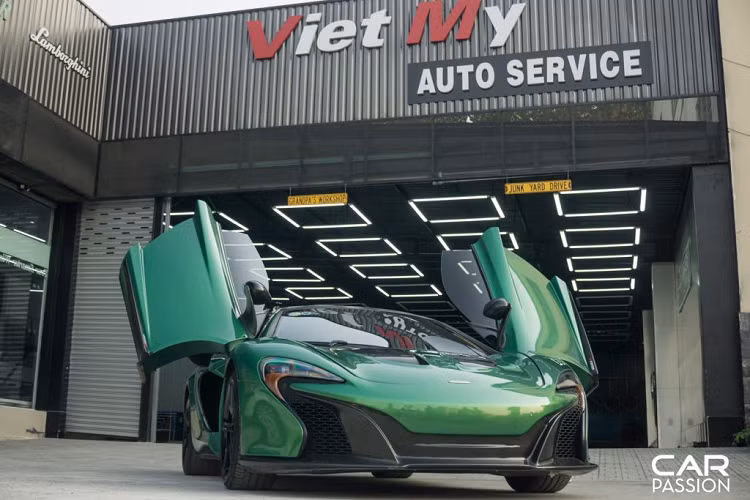 Từ việc trang bị những bộ bodykit nhằm cải thiện hiệu năng vận hành hay chỉ đơn thuần là thay đổi màu sắc ngoại thất nhằm khẳng định dấu ấn riêng của bản thân đều rất được các chủ xe ưa chuộng. Mẫu siêu xe McLaren 650S Spider xuất hiện trong bài viết chính là một ví dụ điển hình. 