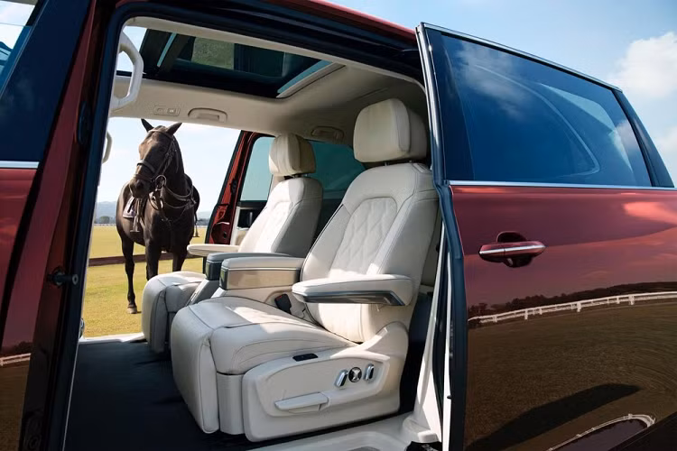 Do liên doanh SAIC Volkswagen lắp ráp tại Trung Quốc, Viloran là mẫu MPV hạng sang sẽ cạnh tranh với những đối thủ như Lexus LM và Buick GL8. Ngoài ra, Viloran còn là mẫu xe lớn nhất được phát triển dựa trên cơ sở gầm bệ MQB của tập đoàn Volkswagen.