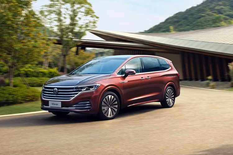 Trong năm 2019, hãng Volkswagen từng hé lộ thiết kế của một mẫu xe MPV mới có tên Viloran, được khẳng định là dành cho các doanh nhân. Đến nay, Volkswagen Viloran 2020 mới đã chính thức được vén màn tại thị trường Trung Quốc.