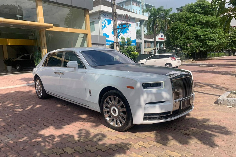 Tuy nhiên, đó là khi xét về số lượng xe Rolls-Royce Phantom VIII, còn về phần chất lượng có vẻ như các đại gia Việt đã nhỉnh hơn giới nhà giàu Asean khi nhanh tay tậu đến 2 trong tổng số 25 chiếc xe siêu sang Rolls-Royce Phantom Tranquillity mới được sản xuất trên toàn thế giới.