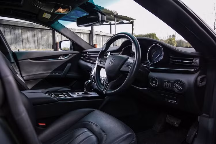 Không bằng lòng với cách thức này, anh ta đã kết nối với Adam Redding – người từng có kinh nghiệm tái thiết cho một số mẫu xe thuộc thương hiệu Jaguar E-Type, Aston Martin, Lancia, Bristol hay Dino. Kết quả, hai người đã bắt tay với dự án này.