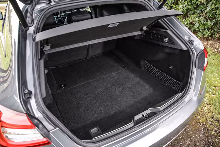 Một trong những khó khăn lớn trong quá trình xây dựng chiếc xe chính là việc tạo nên sự kết nối, tương thích giữa phần cốp điện và các máy tính của Maserati. Tổng cộng, quá trình hoàn thiện chiếc xe đã phải mất khoảng 1500 giờ.