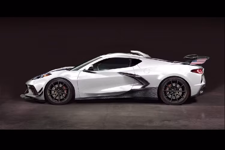 Theo như những công bố đến từ Hennessey, gói độ cho Corvette C8 sẽ có giá từ 25.000 USD, bao gồm bộ bộ siêu nạp giúp động cơ LT cho ra công suất 700 mã lực. Gói độ cao cấp nhất sẽ có giá 75.000 USD, ngang với một chiếc Corvette C8 mới, và gói độ này sẽ bao gồm những nâng cấp bên ngoài cũng như bộ trang bị tăng áp kép giúp tăng công suất của xe lên đến 1.200 mã lực.