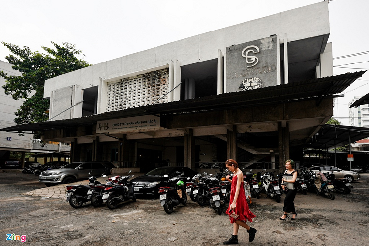 Một khu đất khác được UBND TP.HCM dùng để thanh toán cho chủ đầu tư có vị trí tại 129 Đinh Tiên Hoàng (quận Bình Thạnh) với quy mô 7.200 m2. Đây cũng được đăng ký là trụ sở của Công ty Cổ phần Văn Phú - Bắc Ái. 