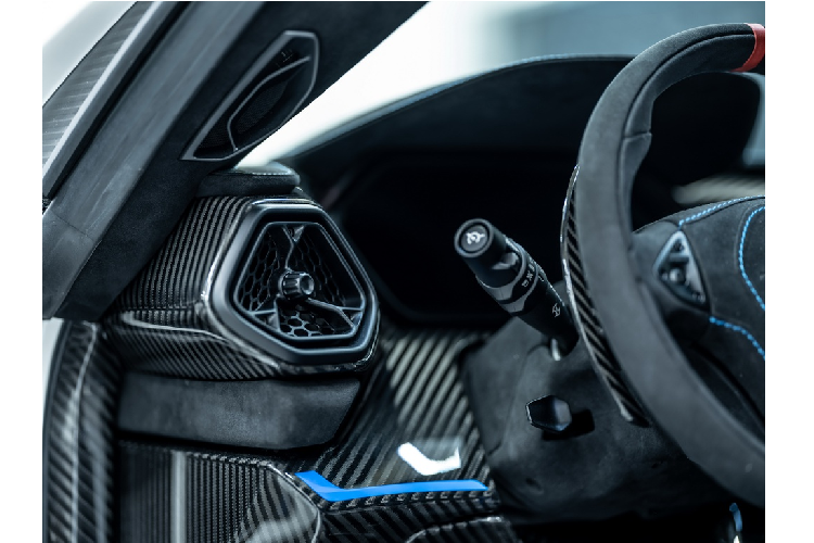 Ra mắt trong phiên bản 2020 là hệ thống lái mới nhất, bao gồm hộp số 7 cấp tuần tự hybrid. Với công nghệ này, xe sẽ có thêm hai chế độ lái Road và Race, và người lái có thể điều khiển thông qua phím chức năng xoay trên vô lăng.