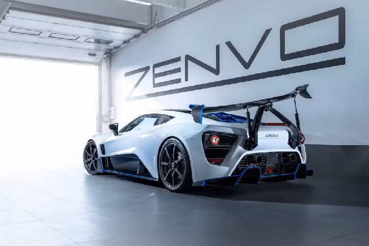 Zenvo TSR-S thế hệ mới là phiên bản đường phố của mẫu xe đua Zenvo TSR. Ra mắt tại triển lãm Geneva Motor Show 2018, TSR-S sở hữu hàng loạt nâng cấp và thiết kế mới so với chiếc TS1, và được định vị phân khúc nằm giữa 2 mẫu xe là TS1 GT và TSR.