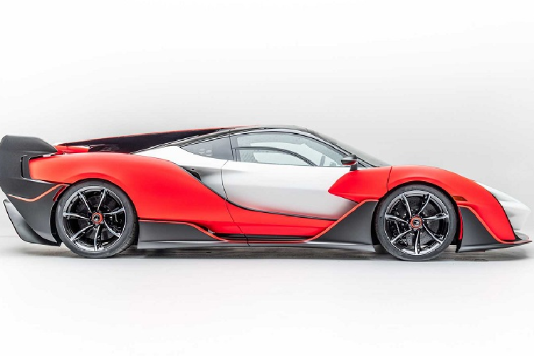 McLaren Sabre mang ý nghĩa to lớn với bất kỳ ai bởi độ hiếm của nó. Cụ thể, đây là mẫu siêu xe được thiết kế và cá nhân hóa bởi McLaren Special Operations (MSO) - bộ phận đặc biệt chịu trách nhiệm sản xuất các dòng xe hiệu suất cao. Với số lượng giới hạn 15 chiếc ít ỏi, McLaren Sabre được thiết kế dành riêng cho Mỹ với những tiêu chuẩn và trang bị phù hợp cho thị trường này. Điều này đồng nghĩa với việc cả thị trường Châu Âu và Châu Á đều không có cơ hội diện kiến McLaren Sabre.