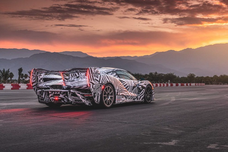 Chiếc McLaren Sabre đầu tiên đã về tay chủ nhân của mình tại Mỹ, và quá trình vận chuyển sẽ bắt đầu diễn ra trong những tháng tiếp theo. Cũng theo McLaren, do tính chất siêu độc quyền của Sabre nên hãng sẽ không tiết lộ chi tiết thông số kỹ thuật và thiết kế của từng chiếc xe cũng như thông tin của khách hàng.