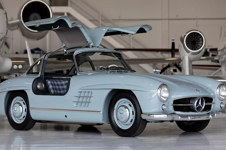 Không chỉ là biểu tượng của những dòng xe thể thao lúc bấy giờ, Mercedes-Benz 300 SL Gullwing còn là cảm hứng thiết kế của nhiều mẫu xe Mercedes-Benz hiện đại như chiếc SLS AMG, SLS AMG Roadster…