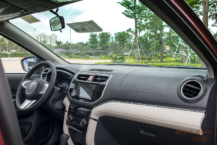 Theo chia sẻ của một nhân viên bán hàng: "Mặc dù đóng cửa đại lý, tạm ngừng mọi giao dịch mua/bán xe trực tiếp nhưng nhân viên bán hàng như chúng tôi vẫn phải xoay trở để hoàn thành chỉ tiêu bán hàng. Khi khách hàng có nhu cầu mua xe, chúng tôi sẵn sàng giao xe đến tận nhà để khách hàng lái thử".