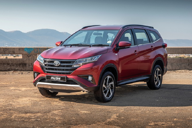 Khi đề cập đến các chương trình giảm giá để hỗ trợ khách hàng mùa dịch bệnh hiện tại, anh này cho biết: "Hiện tại, đại lý vẫn áp dụng chương trình khuyến mại dành cho một số mẫu xe, tuỳ từng phiên bản. Riêng một số mẫu xe nhập khẩu nguyên chiếc từ Indonesia như Toyota Rush đời mới hiện đang gặp khó khăn bởi ảnh hưởng dịch bệnh Covid-19.