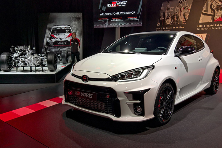 Hiện trang bị cụ thể của mẫu xe này dành cho thị trường Thái Lan vẫn chưa được công bố. Chỉ biết rằng, nó chắc chắn sẽ có giá không rẻ chút nào. Tại thị trường châu Âu, giá xe Toyota GR Yaris 2021 được bán ra từ 32.363 Euro (khoảng 894,5 triệu đồng) nếu đi kèm gói phụ kiện Circuit Pack, ngang ngửa Honda Civic Type R.