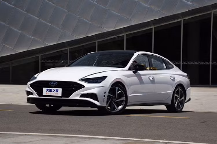 Theo một số nguồn tin xác thực, hãng xe Hàn Quốc sẽ chính thức vén màn phiên bản trục cơ sở kéo dài của mẫu sedan Hyundai Sonata thế hệ mới dành riêng cho thị trường Trung Quốc vào tháng 7 tới.