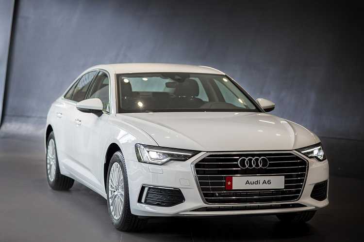 Mẫu xe sang Audi A6 2020 sở hữu thiết kế thể thao, năng động nhưng vẫn toát lên chất sang trọng, được ví von như một "chiến binh" mặc vest lịch lãm. Kích thước Audi A6 2020 lớn hơn phiên bản cũ.