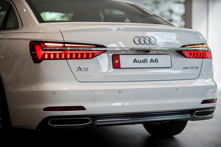 Đại diện nhà sản xuất cho biết, công nghệ mild-hybrid (MHEV-mild hybrid) thông qua bộ máy phát khởi động lại và pin lithium-ion bổ sung, cho phép dừng động cơ, phục hồi công suất cao và cơ chế Start-Stop mở rộng. Liên kết hệ thống MHEV với các cảm biến của xe nhằm tăng tính hiệu quả và sự thoải mái.