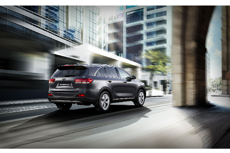 Hiện chưa rõ THACO sẽ trang bị động cơ nào cho Sorento thế hệ thứ 3 tại Việt Nam, rất có thể là động cơ xăng 4cyl 2.4L cho công suất khoảng 185 mã lực sử dụng kết hợp với hộp số tự động 6 cấp, và động cơ dầu 4cyl (I4) dung tích 2.2L CRDi E-VGT khoảng 197 mã lực + 441Nm sử dụng kết hợp với hộp số tự động 8 cấp.