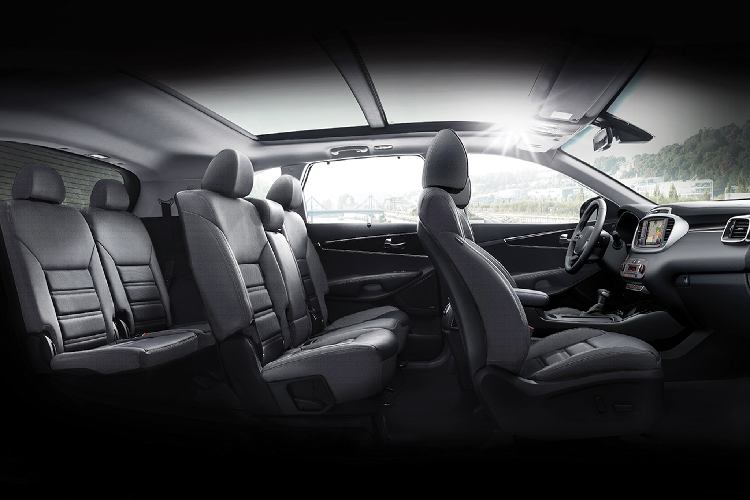 Về động cơ, “Sò” thế hệ thứ 3 được cung cấp rất nhiều phiên bản động cơ cho nhiều thị trường khác nhau như: Xăng (V6 3.3L, I4 2.4L và Dầu (2.2L và 2.4L), đi kèm với hộp số sàn và tự động 6 và 8 cấp.