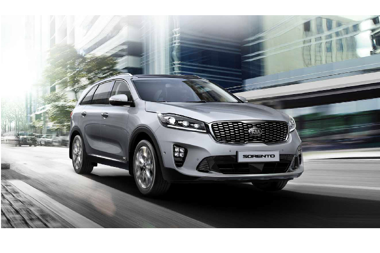 Được biết, Kia Sorento thế hệ mới cùng với mẫu CUV hạng B Seltos có thể sẽ được Thaco giới thiệu tại Việt Nam vào quý III năm nay. Trong đó, Sorento chính là dòng xe được quan tâm nhiều nhất vì phiên bản Sorento đang bán hiện tại đã quá cũ.