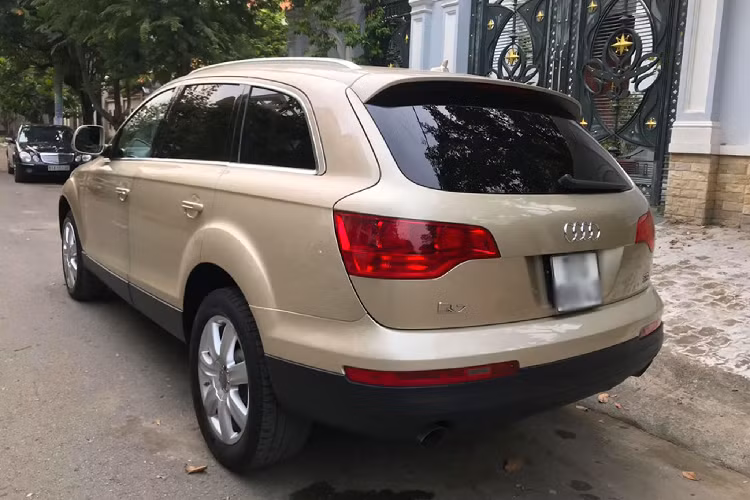 Cụ thể, công suất tối đa đạt 280 mã lực tại 6.200 vòng/phút) và mô-men xoắn cực đại 360Nm tại 2.750 v/p. Sức mạnh truyền xuống bốn bánh (AWD; Quattro Tiêu Chuẩn) thông qua hộp số tự động 6 cấp.