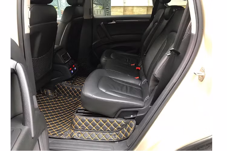 Audi Q7 đời đầu sở hữu kích thước (DxRxC) lần lượt: 5.086 x 2.177 x 1.737mm đi cùng với chiều dài cơ sở ở mức 2.177mm.